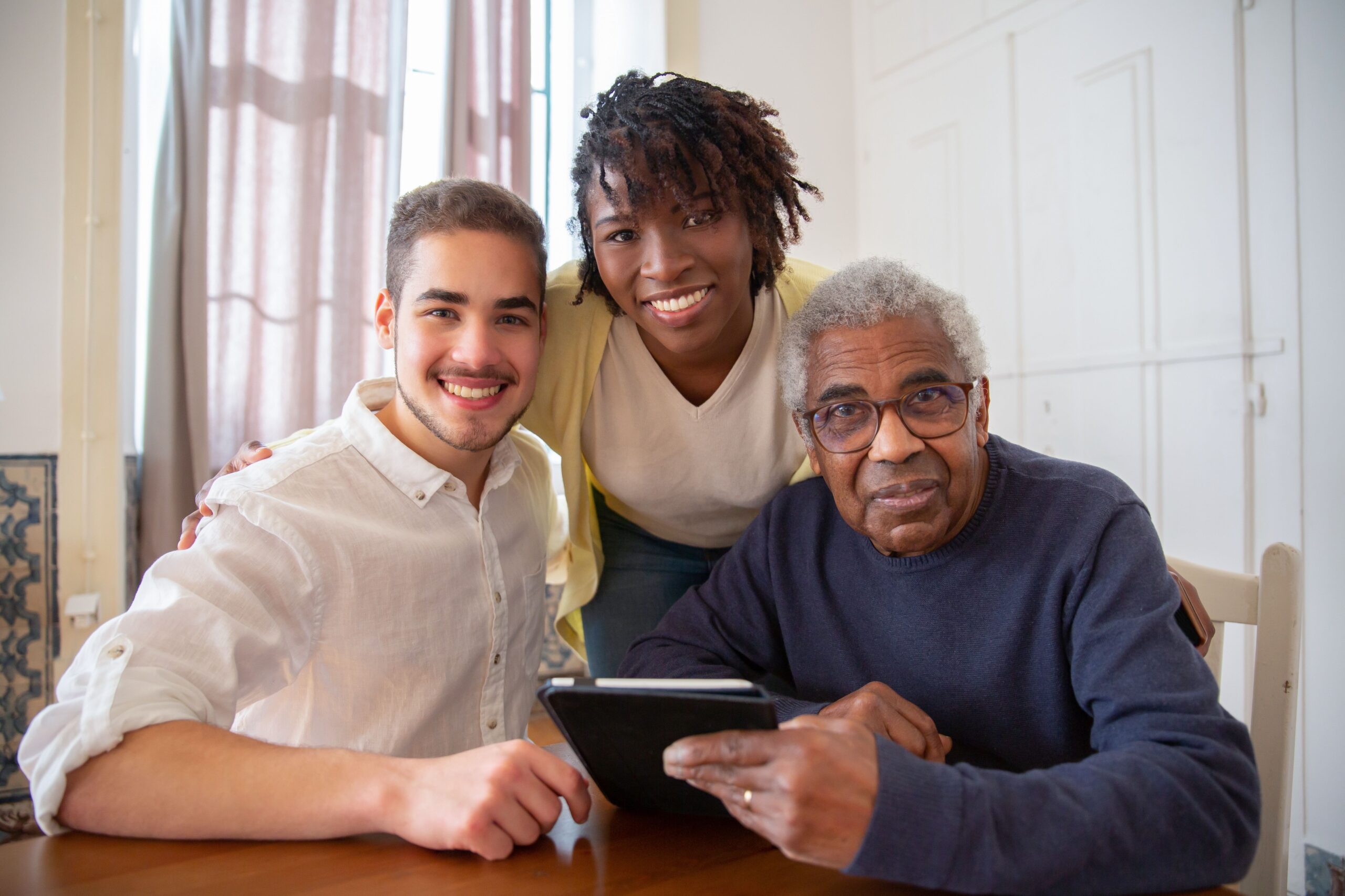 3 people enjoying an chat